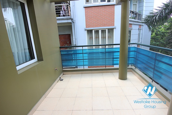 Splendid villa for rent on the lake in Tay Ho, Hanoi 